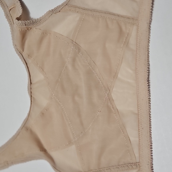 Exquisite Elegant Lace Beige Bra Size 38D - Picture 7 of 11